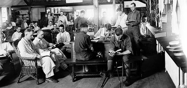 World-War-I-soldiers-reading-631_large.jpg