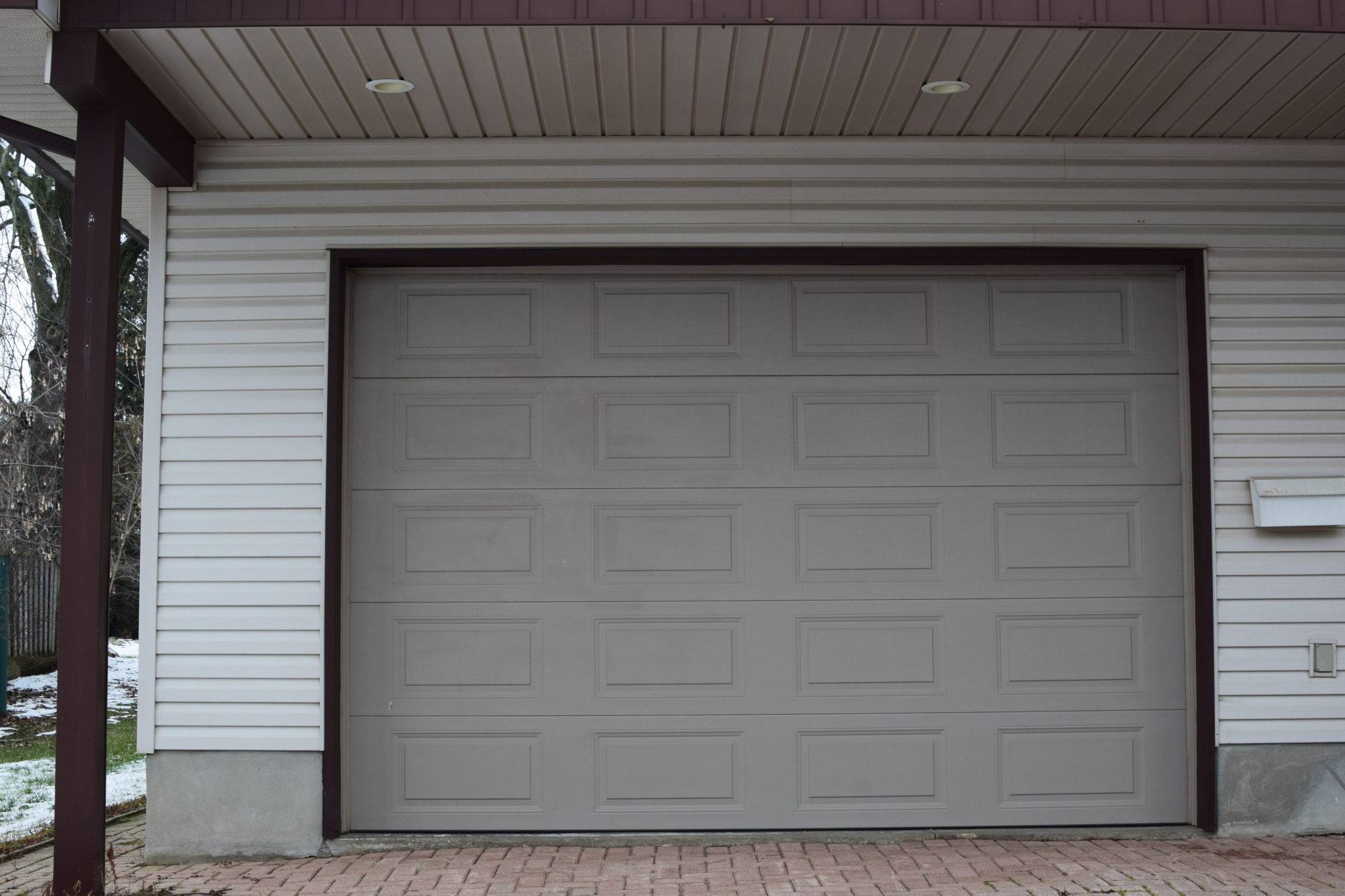 Unique Garage Door Fixers for Simple Design
