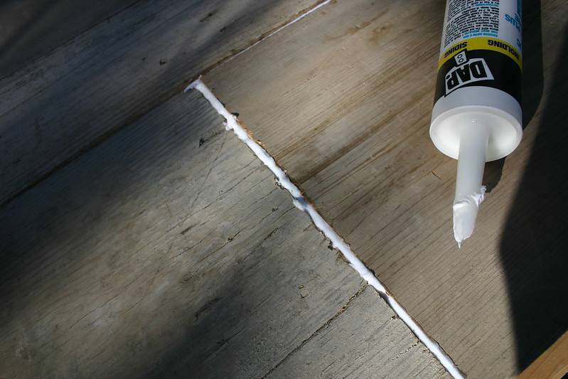 How to Easily Remove Silicone Caulk Without Using Chemicals 