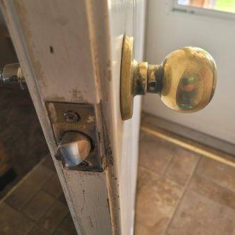 How to Adjust a Door Latch: Adjusting a Door Latch That Doesn’t Line up ...