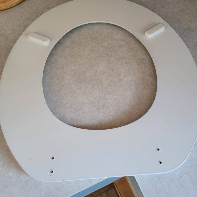 how-to-repair-a-broken-toilet-seat-hinge-manmadediy