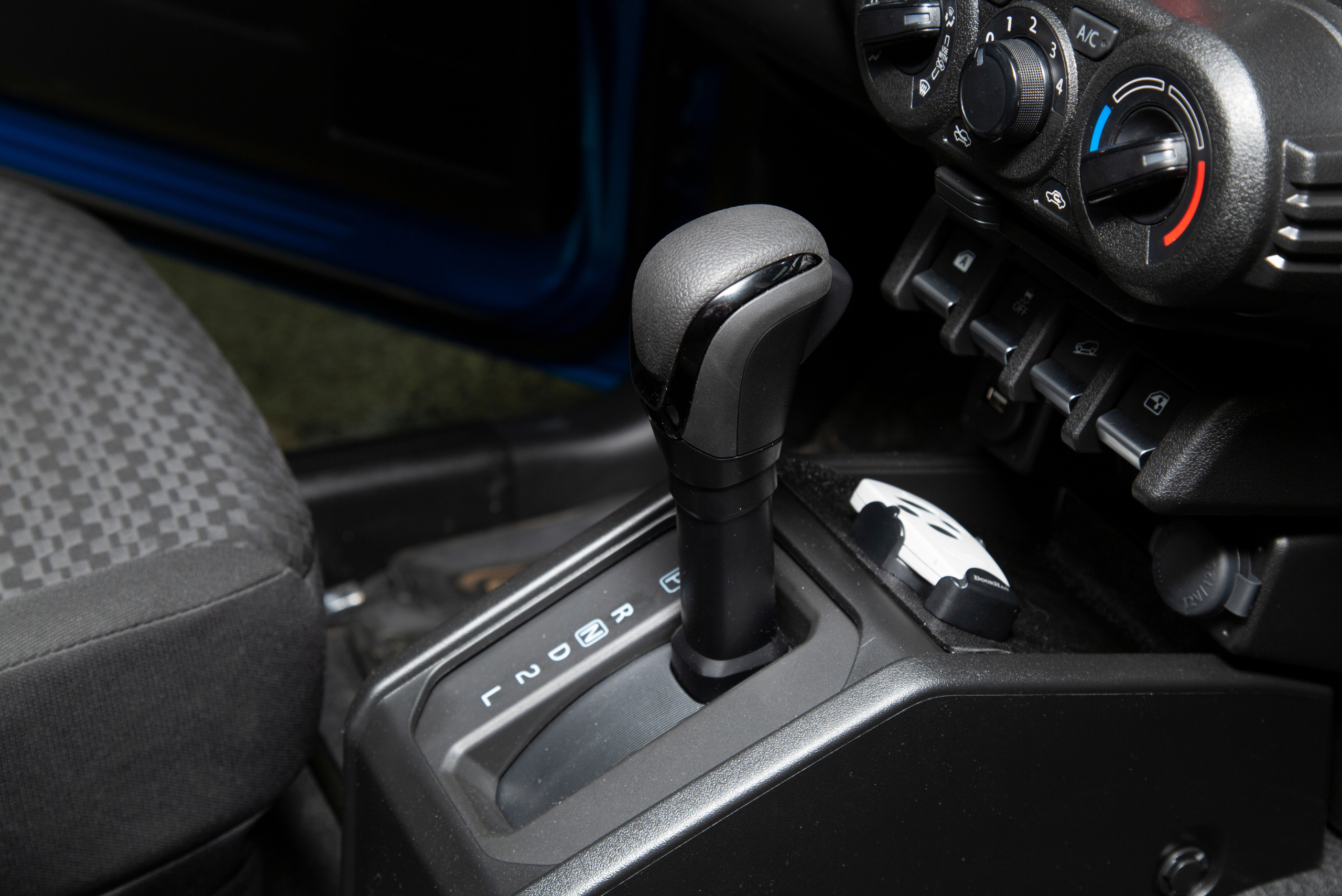 Automatic gear shifter in a vehicle.