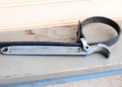 When and How to Use a Strap Wrench Effectively