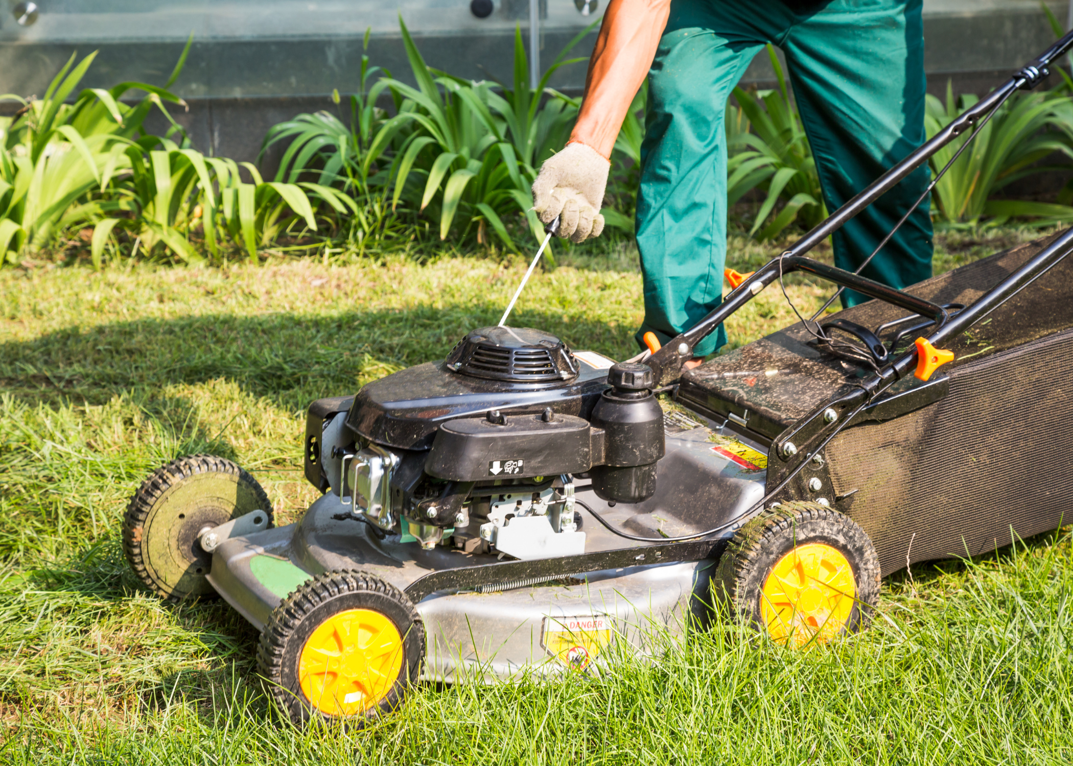 starting a lawnmower