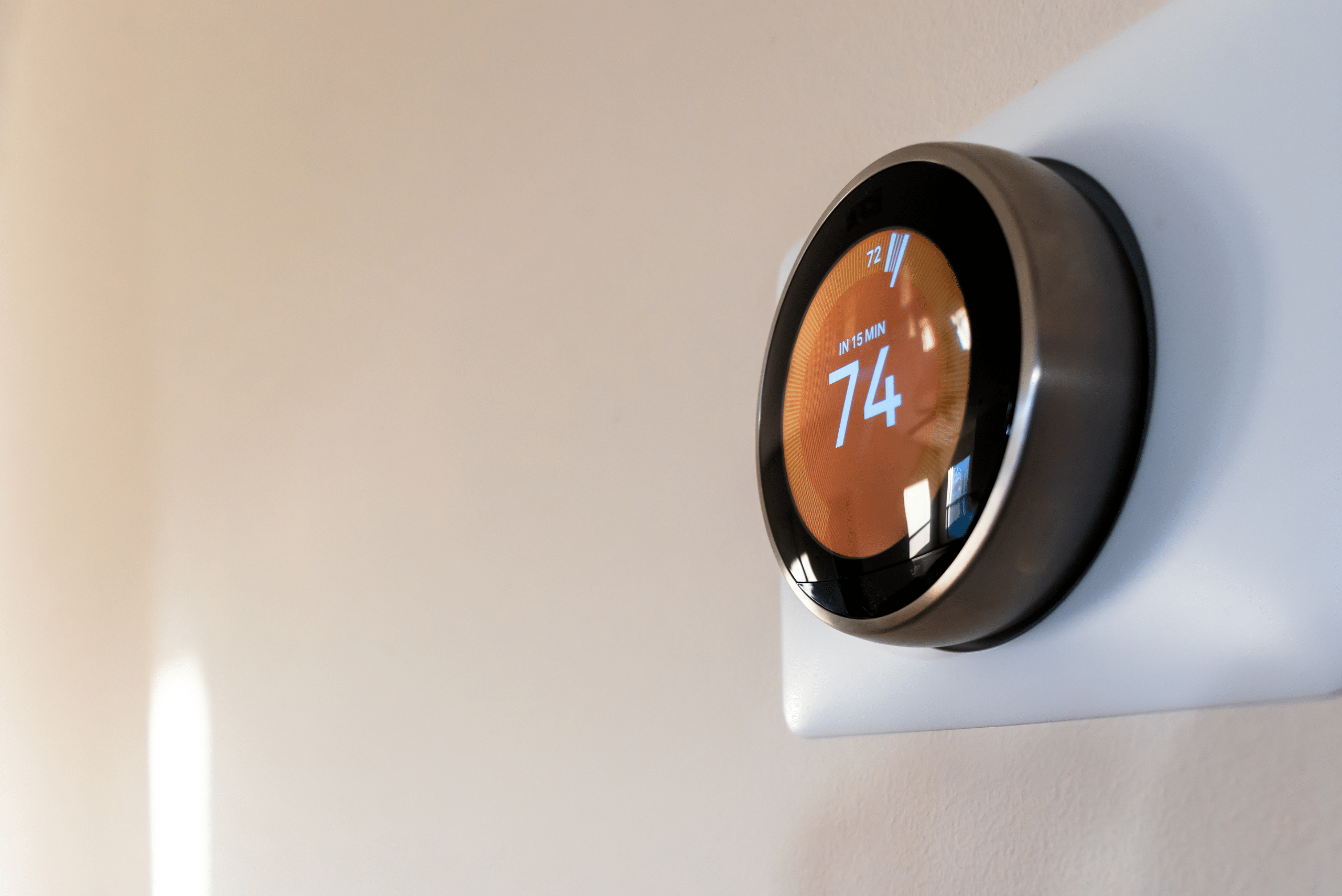 Thermostat mounted onto the wall.