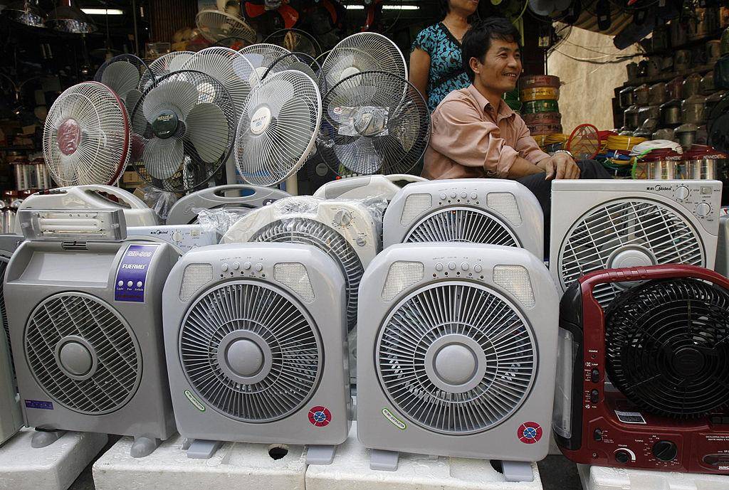 Bunch of battery-powered fans.