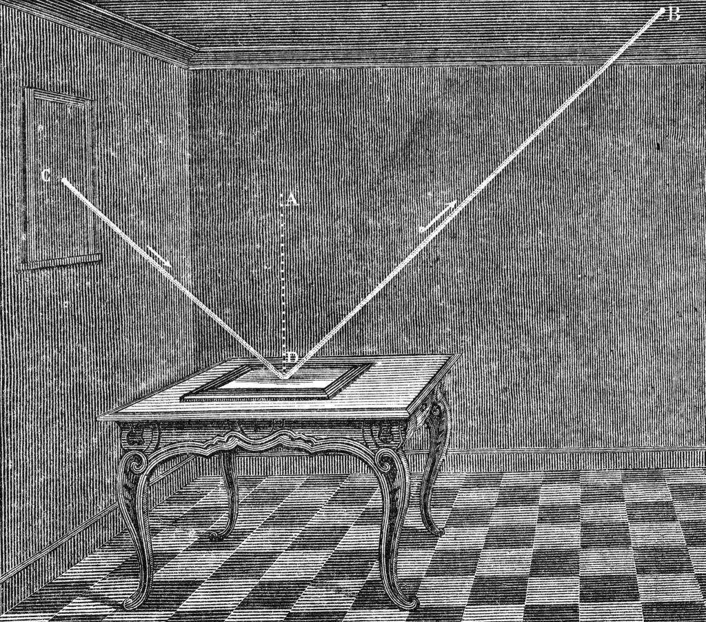 Black and white drawing of a table.