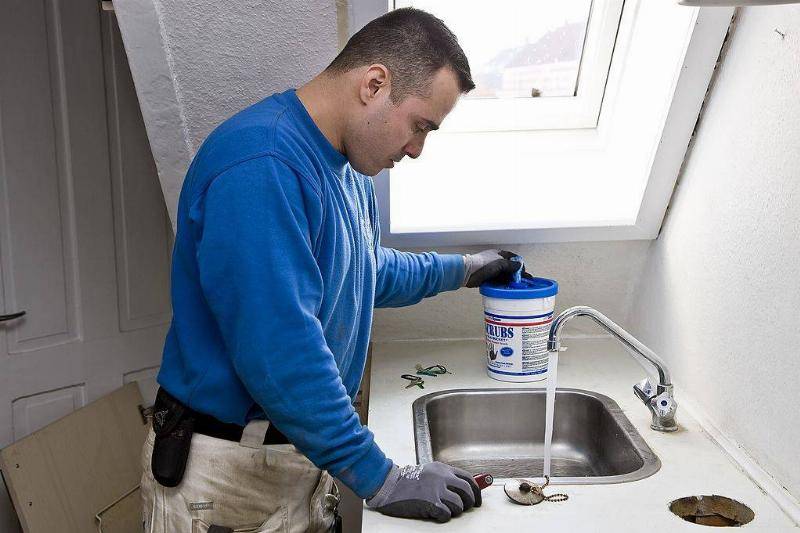 Picture of a plumber.