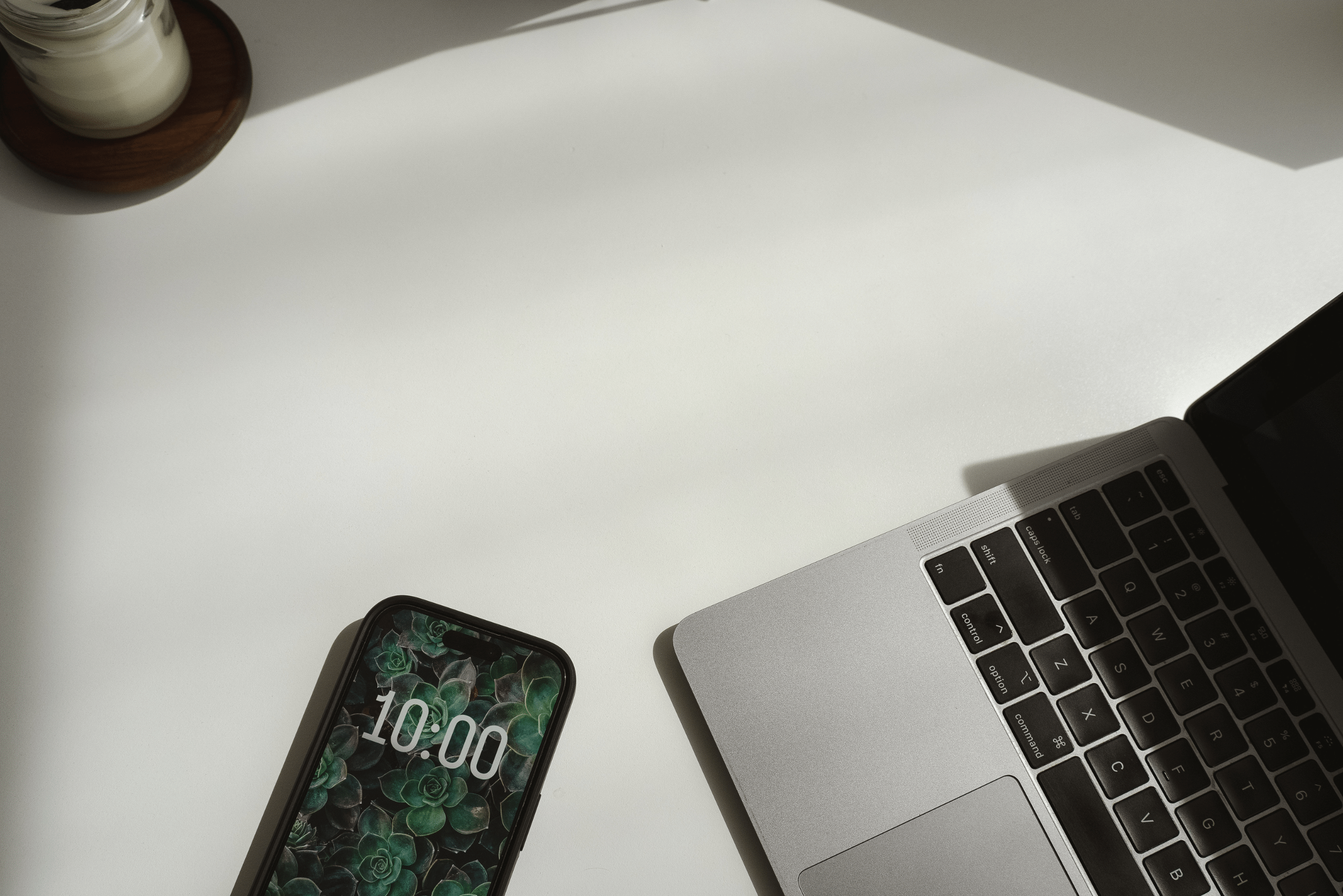 Phone and laptop beside eachother.