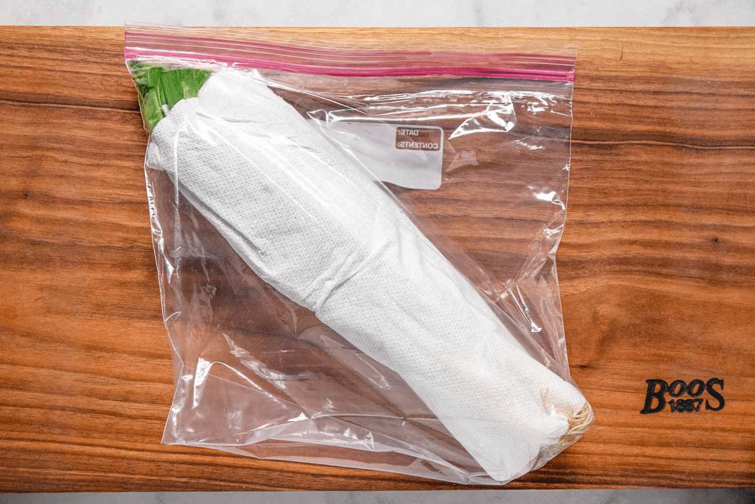 Green onions in paper towel and ziplock.